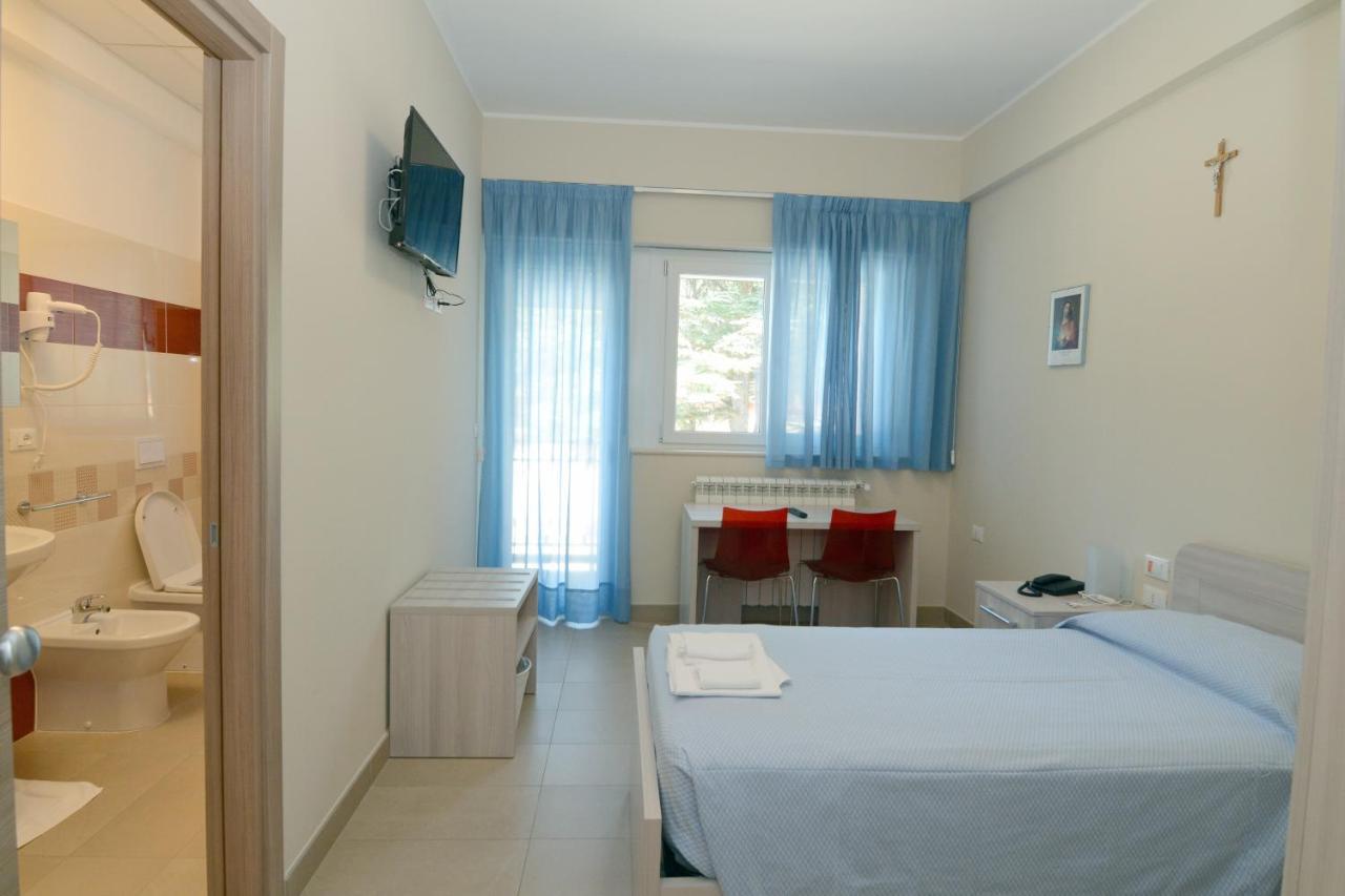 Casa Ospitalita San Giuseppe Panzió LʼAquila Kültér fotó